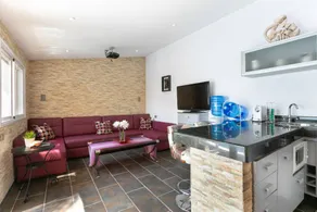 Appartement avec piscine, terrasse et jardin | Vue mer | À côté de la plage | Parfait pour le travail à distance - Image 5
