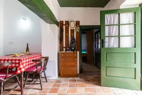 Holiday home with terrace & garden - Image 4
