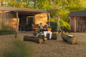 Escape together to this authentic American barn nestled among the trees. A cosy hideaway where tranquillity and romance come together. - Image 2
