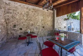 Villa con terrazza, piscina privata e giardino - Image 5