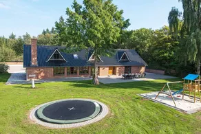 Holiday home with terrace, BBQ & sauna - Image 3