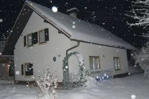 Holiday home with terrace, garden & barbeque - Image 3