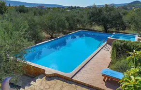Villa with terrace, jacuzzi & barbeque - Image 2