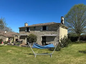 Le Moyen, Charming House with Shared Pool, Garden, and Wi-Fi - Image 2