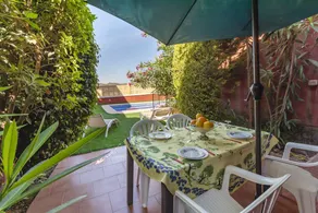 Holiday apartment with garden, BBQ & private pool - Image 3