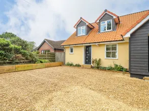 Fully equipped cottage with garden - Image 2