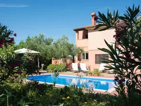 Holiday home with private pool, garden & terrace - Image 2