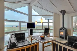 Holiday home with hot tub & terrace | Sea view - Image 4