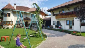 Flat with pool & garden - Image 3