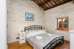 Family-oriented villa with garden, barbecue & jacuzzi - Image 4