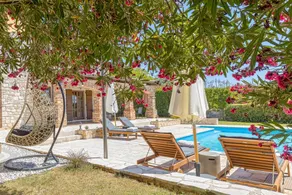 Villa with terrace, private pool & barbeque - Image 3