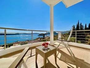 Villa con piscina privata, griglia e giardino - Image 4