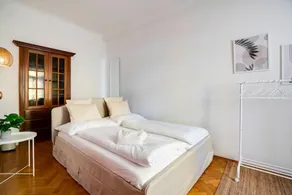 Apartment with garden - Image 5