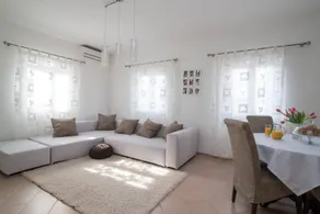Appartement de vacances entièrement équipé avec terrasse | Vue sur l'eau - Image 3