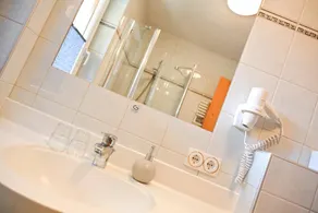 Apartment mit Sauna und Garten - Image 3