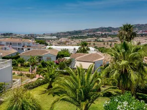 Holiday apartment with garden & pool - Image 2