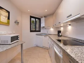 Appartement entièrement équipé avec jardin, piscine et terrasse | Vue mer | À côté de la plage | Avec animaux admis - Image 4