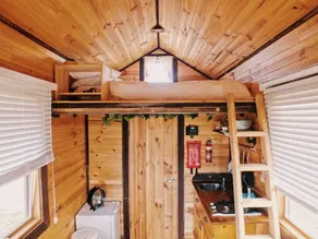 Rustic Tiny House Rental for a Weekend Getaway in Victoria - Image 4