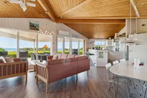 Child-friendly wonderful holiday home with hot tub & terrace | Sea view | Pets are welcome - Image 2