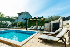 Fully equipped wonderful villa with terrace, garden & private pool | Pets are welcome - Image 4