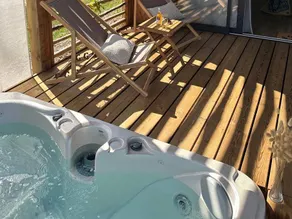 Charming chalet with hot tub - Image 4