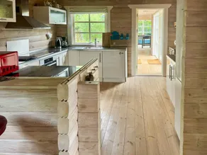 House with hot tub, terrace & garden - Image 3