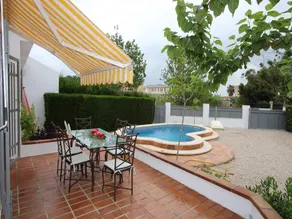Villa avec jardin, barbecue et piscine privée - Image 5