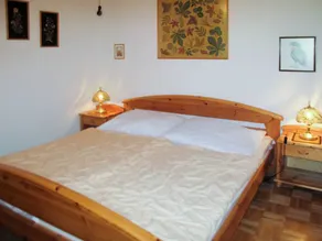 Apartment with terrace & garden - Image 5
