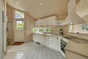 Children-friendly house with sauna, hot tub & BBQ - Image 5