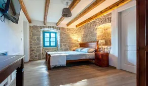 Gorgeous Villa With Private Swimming Pool and Covered Terrace - Image 4