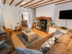 Cottage with garden & terrace - Image 3