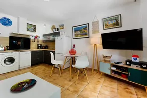 Holiday home with barbeque & terrace | Garden view - Image 3