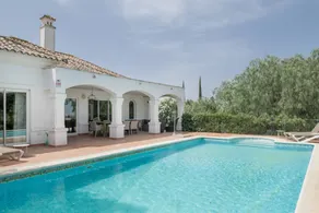 Voll ausgestattete großzügige Villa mit privatem Pool, Terrasse und Grill | Gartenblick | Haustiere erlaubt - Image 2