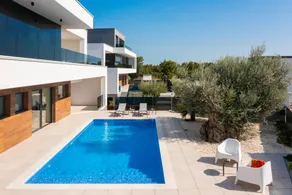 Big villa with garden, private pool & jacuzzi - Image 2