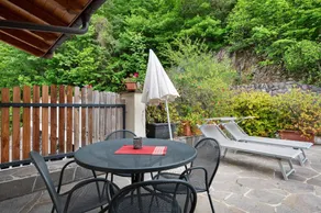 Apartamento vacacional con terraza, barbacoa y jardín | Vistas al jardín | Ideal para teletrabajar | Admite mascotas - Image 2