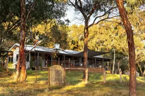 Breathtaking Cabin with Spectacular Interior, Deck, Jacuzzi and Countryside Views in Victoria - Image 3