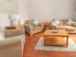 Child-friendly pleasant cottage with garden | Beach view - Image 5