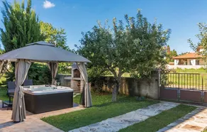 Apartamento con jacuzzi, terraza y jardín - Image 3