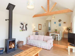 Cottage with garden & BBQ - Image 4