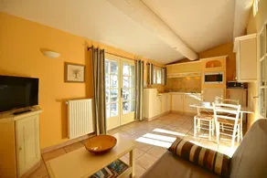 Flat with garden, BBQ & pool | Nature view - Image 5