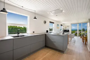 Voll ausgestattetes Ferienhaus mit Terrasse und Garten | Meerblick - Image 5