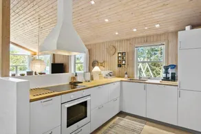 Holiday home with sauna, barbeque & jacuzzi - Image 4