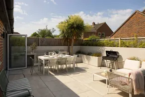 House with garden - Image 4