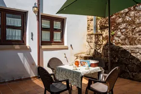 Casa con jardín y terraza | Vistas a la montaña - Image 2