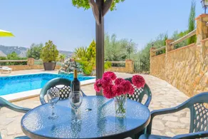 Villa entièrement équipée avec piscine privée, barbecue et terrasse | Vue jardin | Parfaite pour le travail à distance | Avec animaux bienvenus - Image 2
