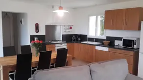 Holiday home with BBQ & garden | City view - Image 4