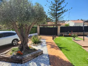 Fully equipped house with garden & private pool - Image 3