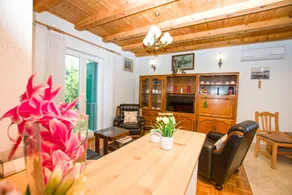 Wonderful holiday home with BBQ & garden | Garden view | Dogs allowed - Image 2
