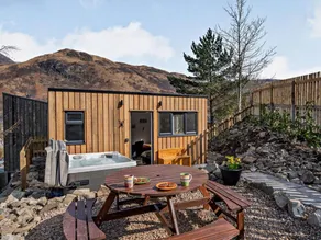 Lodge with garden & jacuzzi - Image 2