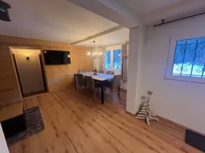Apartment with terrace - Image 4